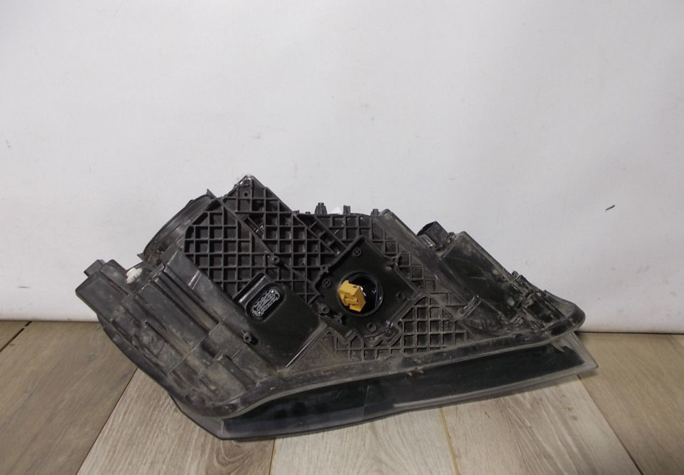 Фара ксенон левая бу Skoda Superb 3 OEM 3V1941015A Фара ксенон левая бу Skoda Superb 3 OEM 3V1941015A