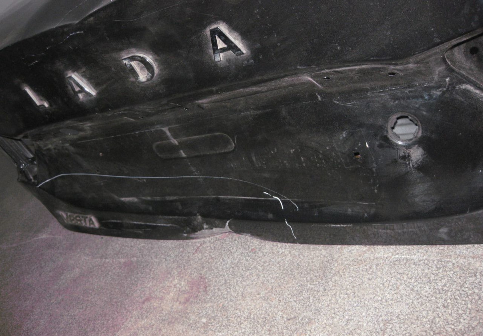 Крышка багажника Lada Vesta седан (вмятина) (скл-3) Крышка багажника Lada Vesta седан (вмятина) (скл-3)