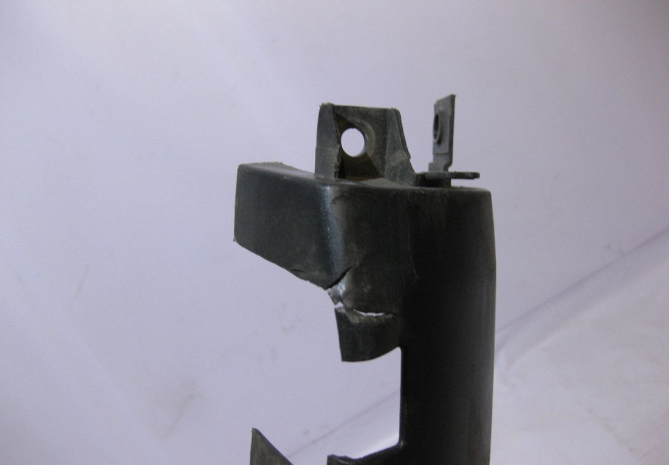 Накладка под фонарь левая Fiat Doblo oem 735388402 (трещина) (скл-3)