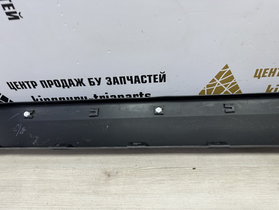 Порог правый бу Skoda Yeti OEM 5L0853856C