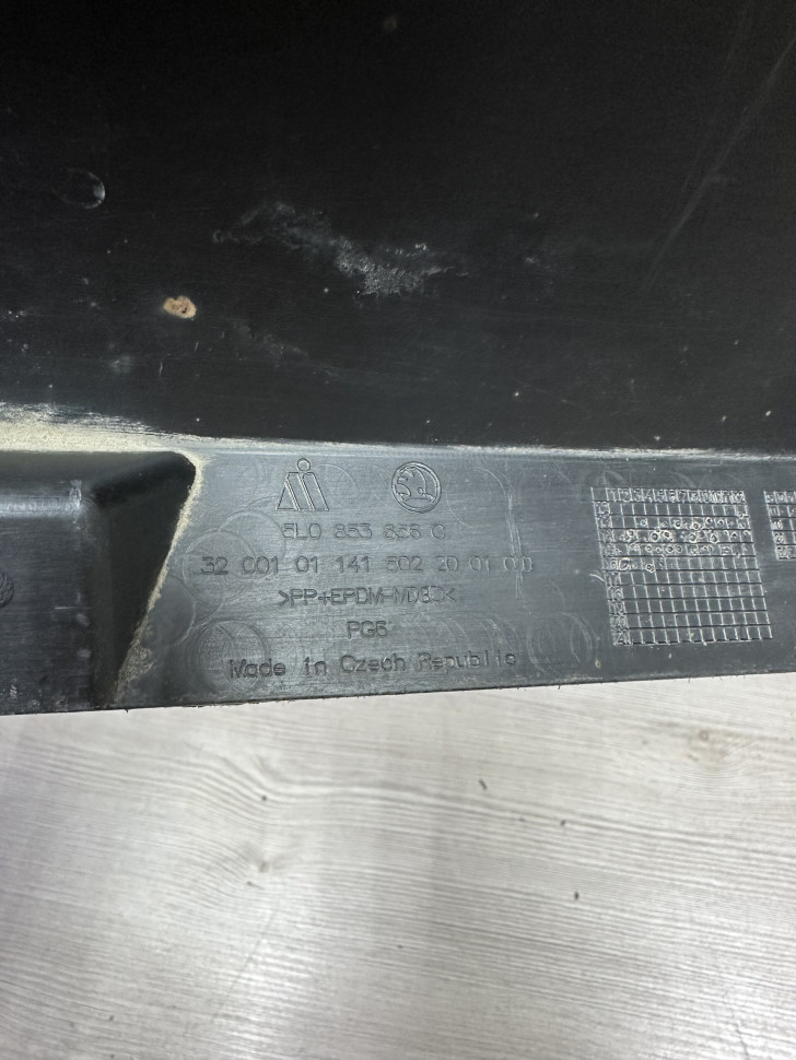 Порог правый бу Skoda Yeti OEM 5L0853856C
