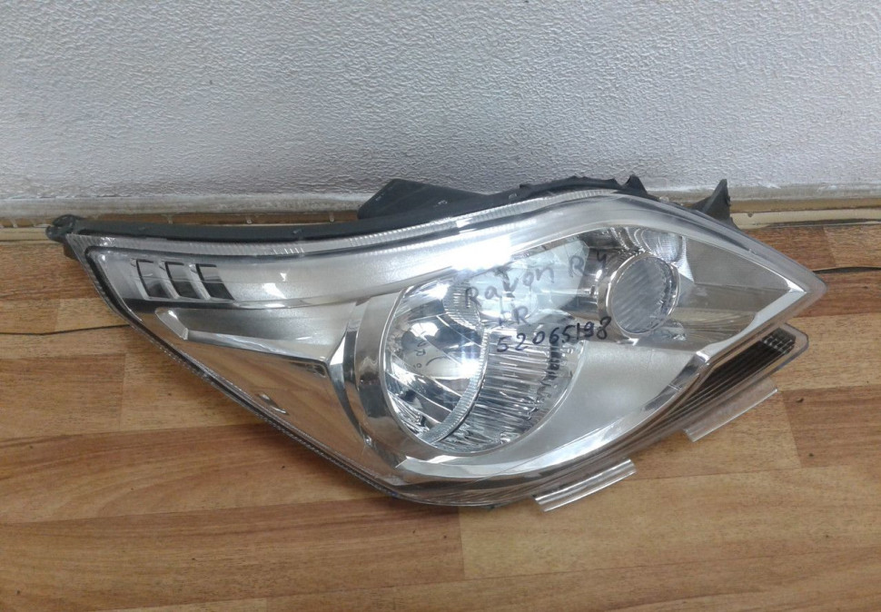 Фара правая Ravon R4 oem 52065198 (сломано 2 крепления) (скл3)