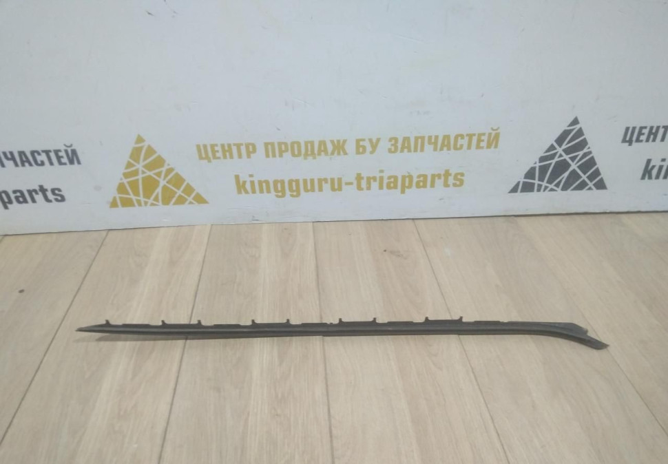 Молдинг лобового стекла правый бу BMW 3 F30 рестайлинг OEM 51317258188 Молдинг лобового стекла правый бу BMW 3 F30 рестайлинг OEM 51317258188