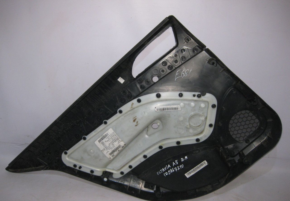 Обивка двери задняя правая Skoda Octavia A5 oem 1z5867210 (скл-3)