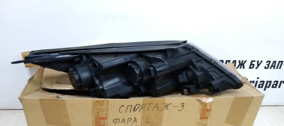 Фара левая Kia Sportage 3 до рест oem 921014t000