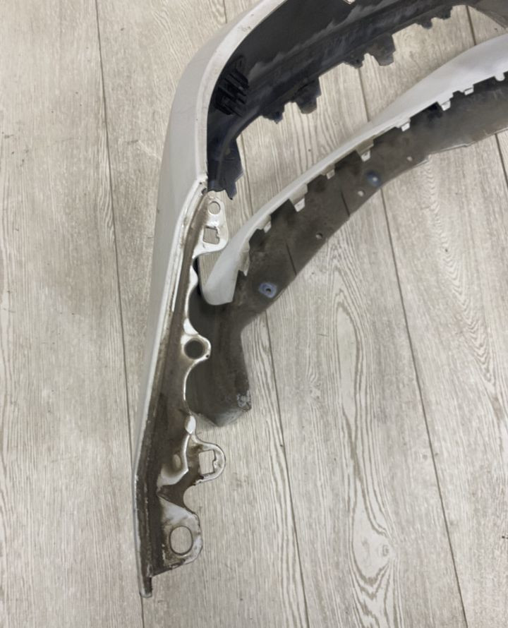 Бампер передний BMW 5 G30 OEM 51117427435 51117427440