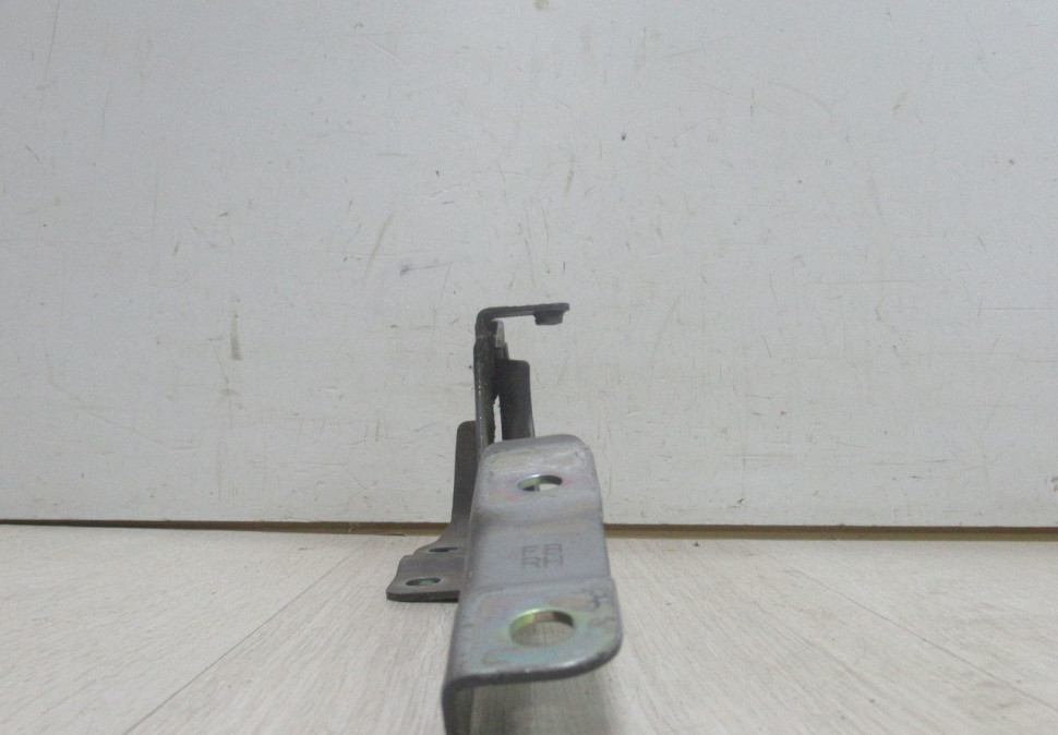 Петля капота правая Kia Rio 4 oem 791204Y000