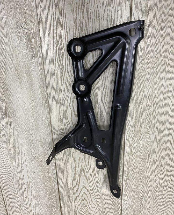 Кронштейн крыла правый BMW X2 F39 OEM 7431008 Кронштейн крыла правый BMW X2 F39 OEM 7431008