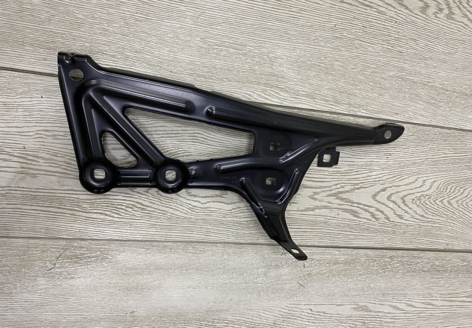 Кронштейн крыла правый BMW X2 F39 OEM 7431008 Кронштейн крыла правый BMW X2 F39 OEM 7431008