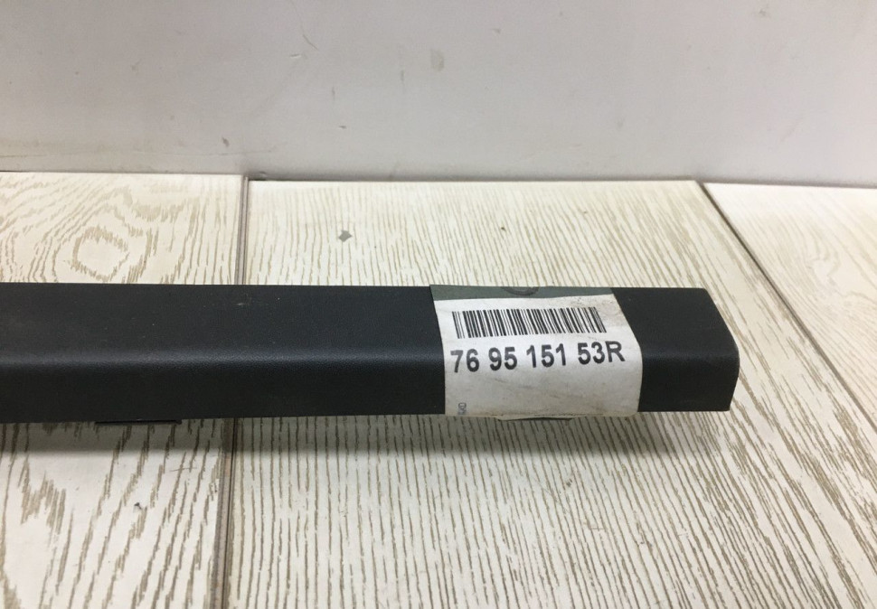 Накладка правого порога Renault Duster OEM 769513147R 769515153R