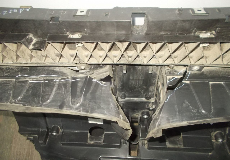 Воздуховод радиатора бу BMW 2 F45 OEM 51747338207 Воздуховод радиатора бу BMW 2 F45 OEM 51747338207