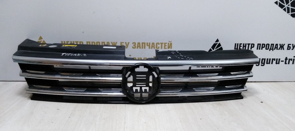 Решетка радиатора Volkswagen Tiguan 2 дорест 16-20 oem 5NA853653B