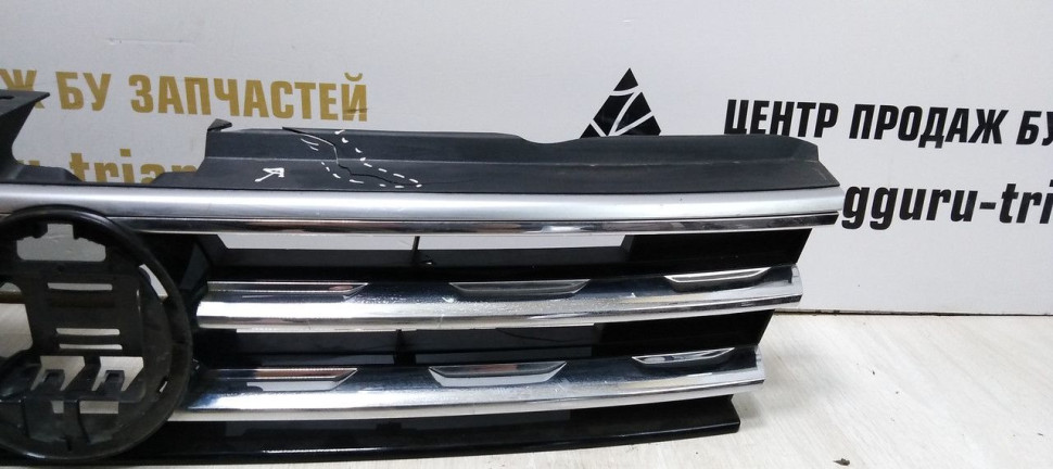 Решетка радиатора Volkswagen Tiguan 2 дорест 16-20 oem 5NA853653B