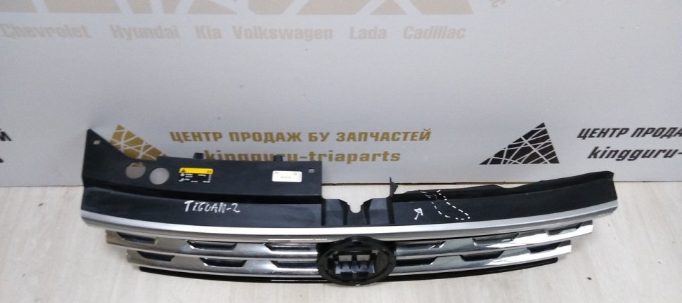 Решетка радиатора Volkswagen Tiguan 2 дорест 16-20 oem 5NA853653B