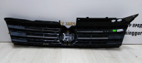 Решетка радиатора Volkswagen Tiguan 2 дорест 16-20 oem 5NA853653B
