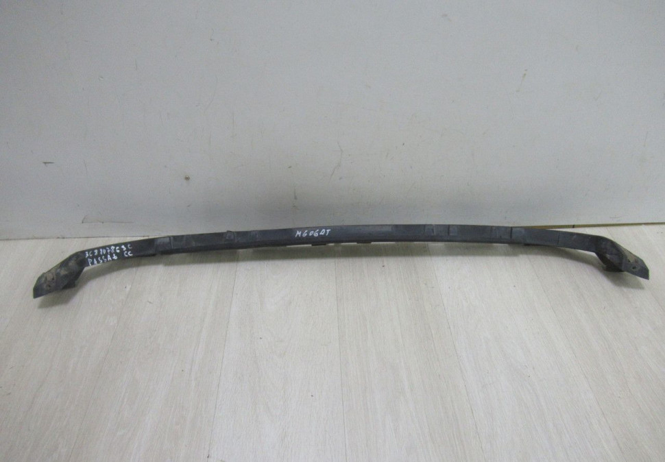 Кроншейн заднего бампера центральный Volkswage Passat CC Oem 3C8807863c