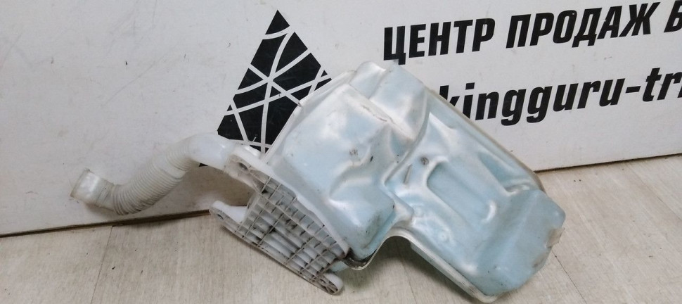 Бачок омывателя Volkswagen Golf 7 oem 5q0955449p