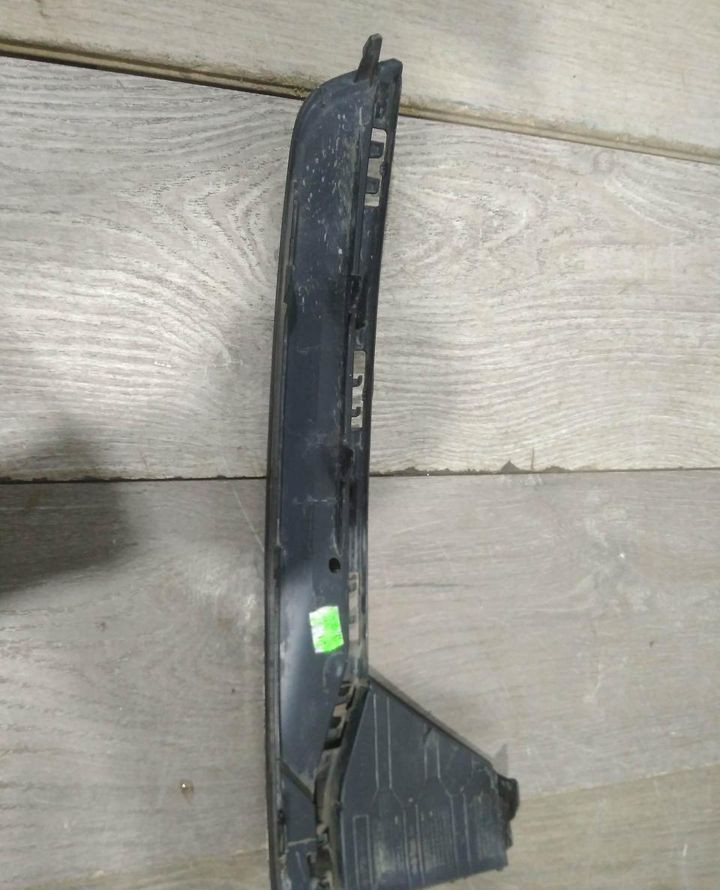 Решетка бампера левая бу Skoda Rapid рестайлинг OEM 5JA807681B