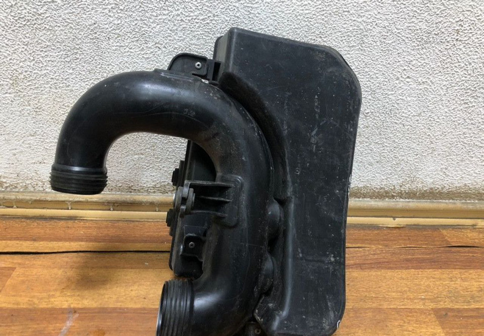 Корпус воздушного фильтра Daewoo matiz  (06>) oem 96990695(слом.1креп.)(трещина) (скл-3)