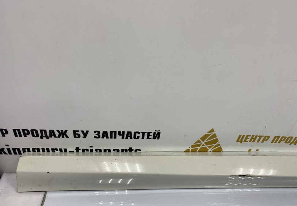 Молдинг двери передний правый BMW X3 G01 M-Pack OEM 51138064796 Молдинг двери передний правый BMW X3 G01 M-Pack OEM 51138064796