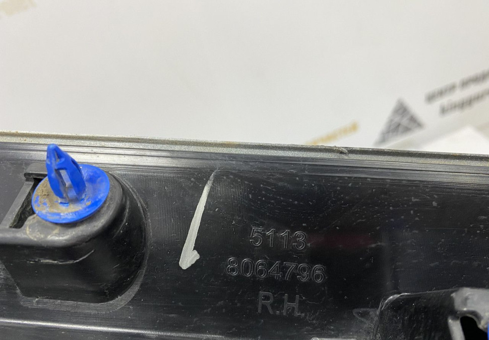 Молдинг двери передний правый BMW X3 G01 M-Pack OEM 51138064796 Молдинг двери передний правый BMW X3 G01 M-Pack OEM 51138064796