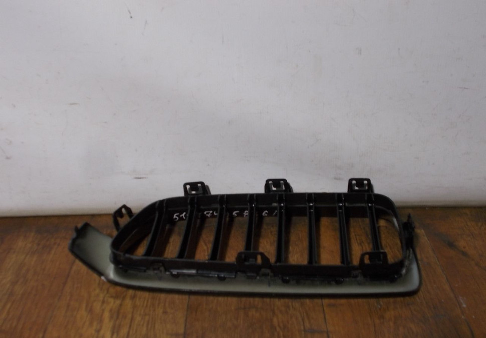 Решетка радиатора правая бу BMW 3 F30 OEM 51177405836 Решетка радиатора правая бу BMW 3 F30 OEM 51177405836