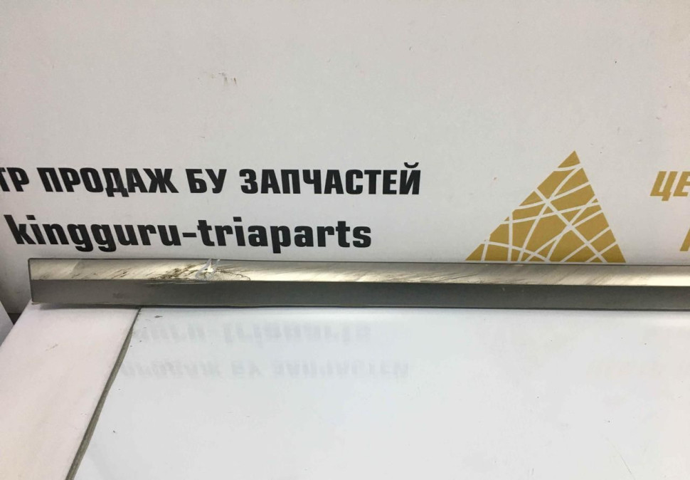 Молдинг двери передний левый нижний BMW 7 G11 OEM 51137397867