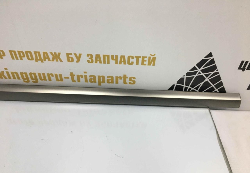 Молдинг двери передний левый нижний BMW 7 G11 OEM 51137397867