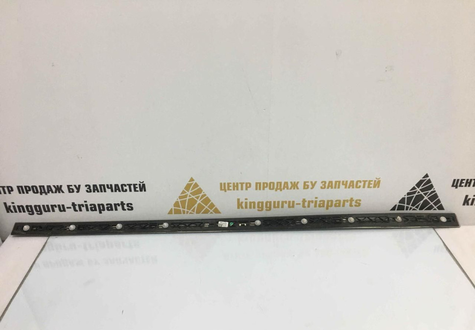 Молдинг двери передний левый нижний BMW 7 G11 OEM 51137397867