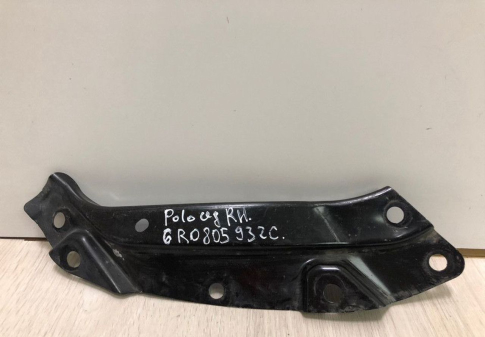 Кронштейн фары правый Volkswagen Polo Oem 6R0805932C