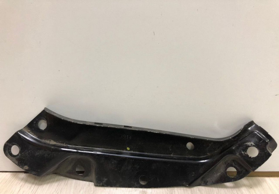 Кронштейн фары правый Volkswagen Polo Oem 6R0805932C Кронштейн фары правый Volkswagen Polo Oem 6R0805932C