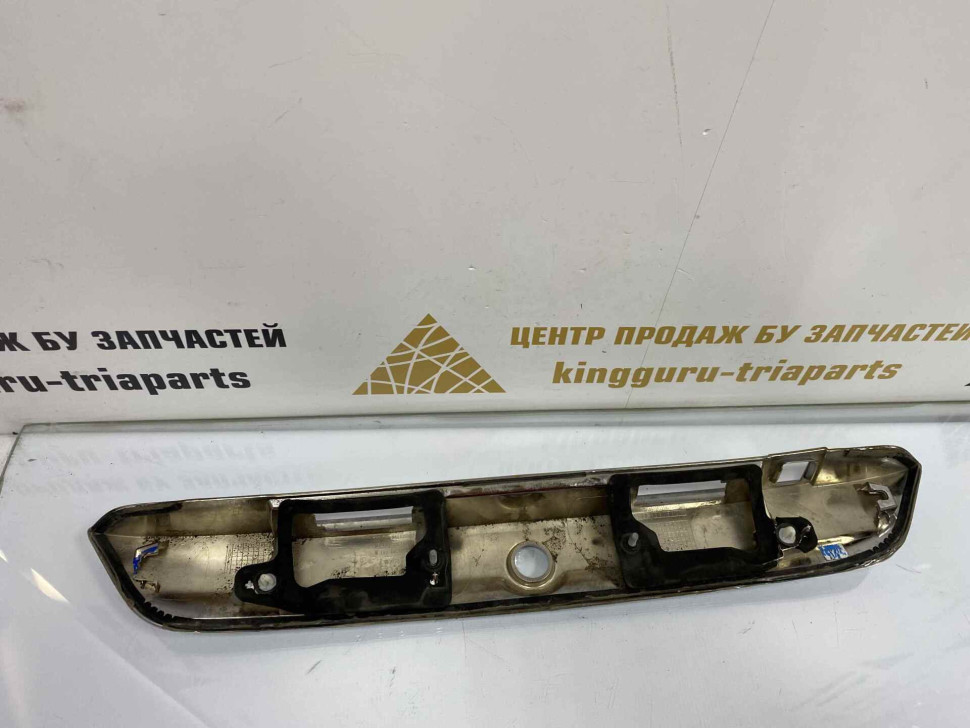 Молдинг крышки багажника Nissan Terrano D10 OEM 848109166R Молдинг крышки багажника Nissan Terrano D10 OEM 848109166R