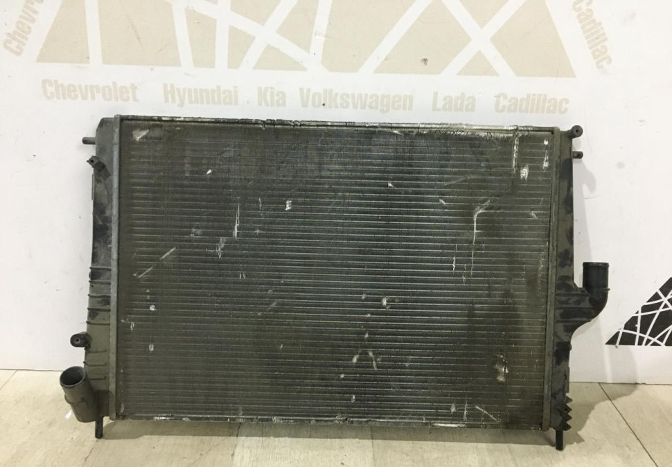 Радиатор охлаждения Renault Duster 2010 OEM 214101752R