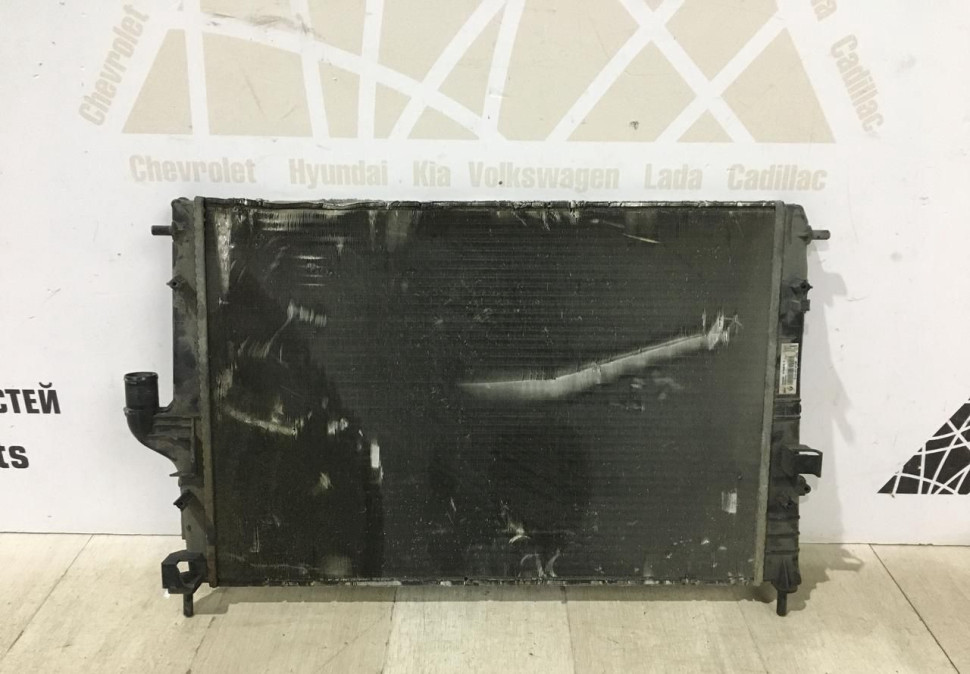 Радиатор охлаждения Renault Duster 2010 OEM 214101752R Радиатор охлаждения Renault Duster 2010 OEM 214101752R