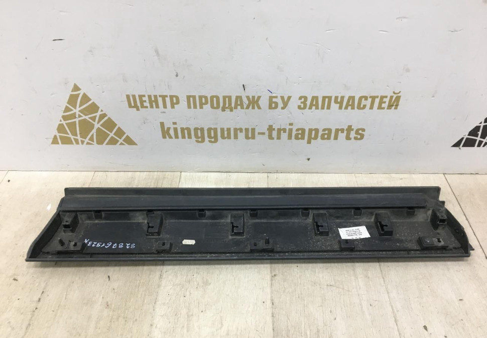 Молдинг двери задний правый Renault Arkana 2019 OEM 828761923R Молдинг двери задний правый Renault Arkana 2019 OEM 828761923R