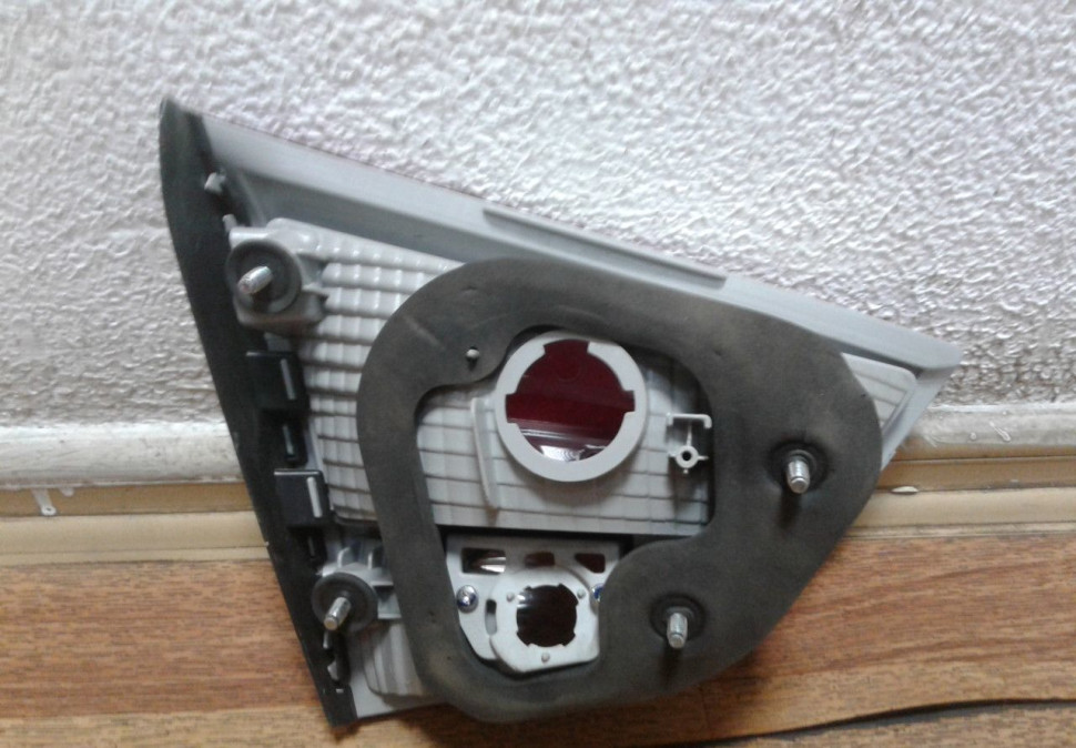 Фонарь правый внутренний Hyundai ix35 (10-15) oem 924062Y000 Фонарь правый внутренний Hyundai ix35 (10-15) oem 924062Y000