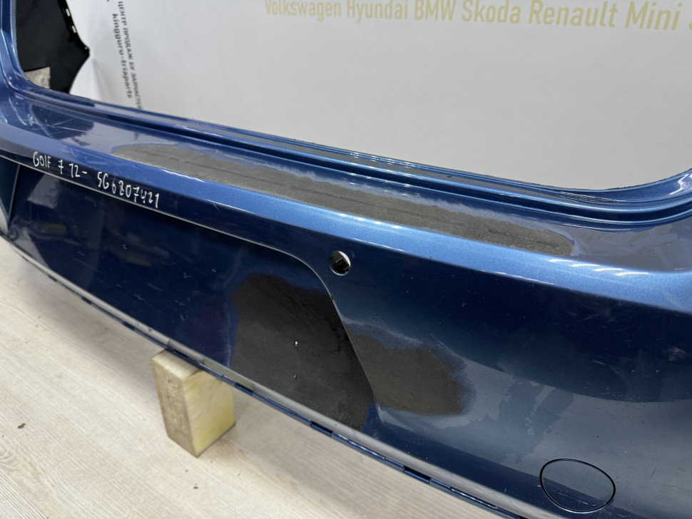 Бампер задний Volkswagen Golf 7 дорестайлинг 2012 OEM 5G6807421