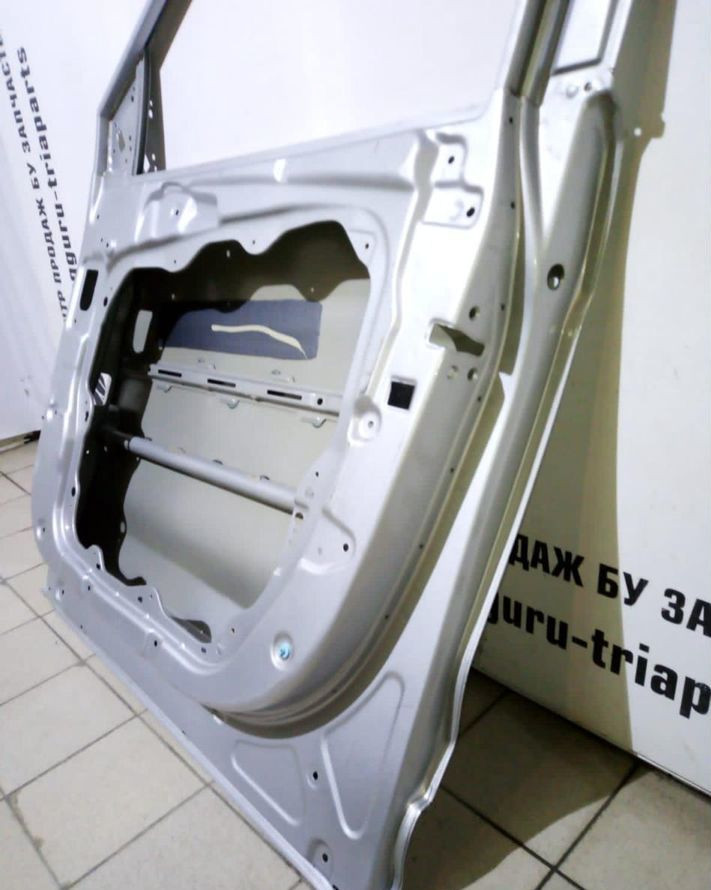 Дверь передняя правая Hyundai Santa Fe 3 12-18 oem 760042W000 (скл-3)