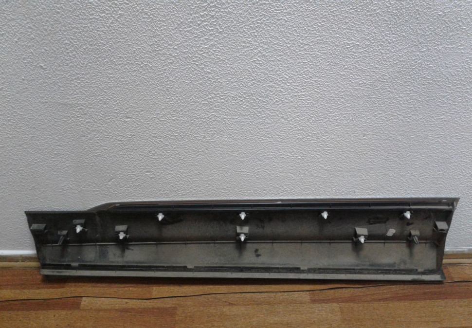 Молдинг двери передний правый Volkswagen Tiguan 2 oem 5na854940