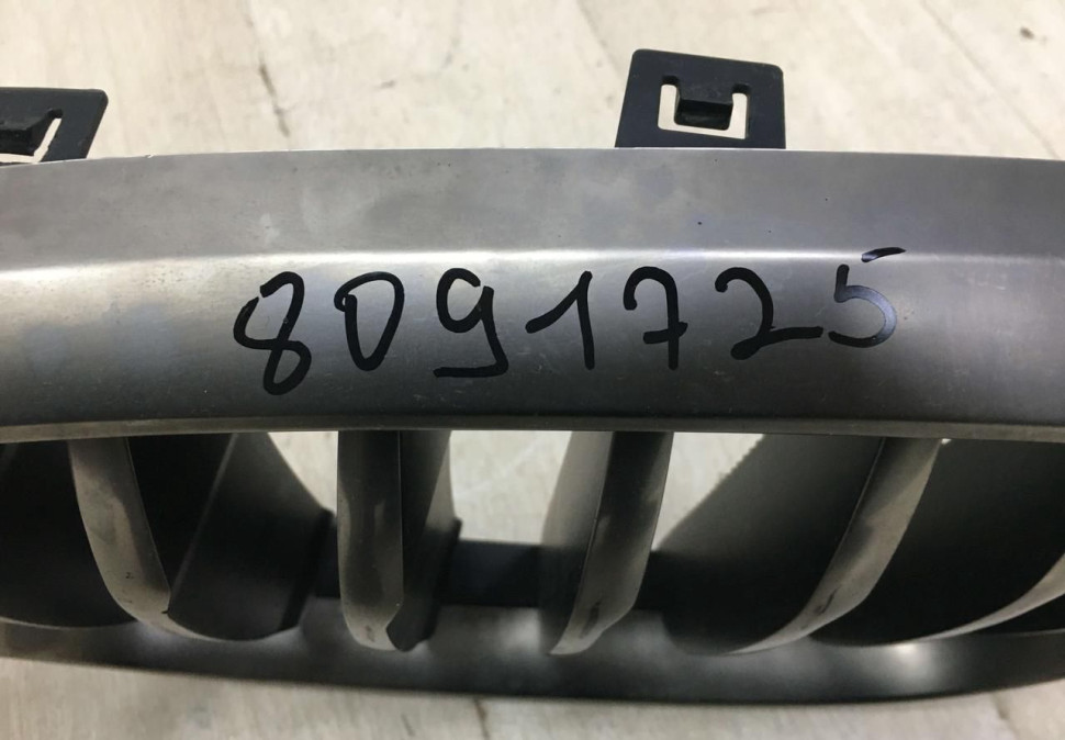 Решетка радиатора левая BMW X3 G01 OEM 51138091725