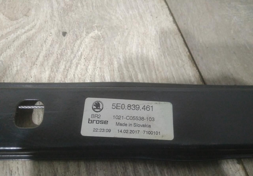 Стеклоподъемник задней левой двери электрический бу Skoda Octavia A7 OEM 5E0839461