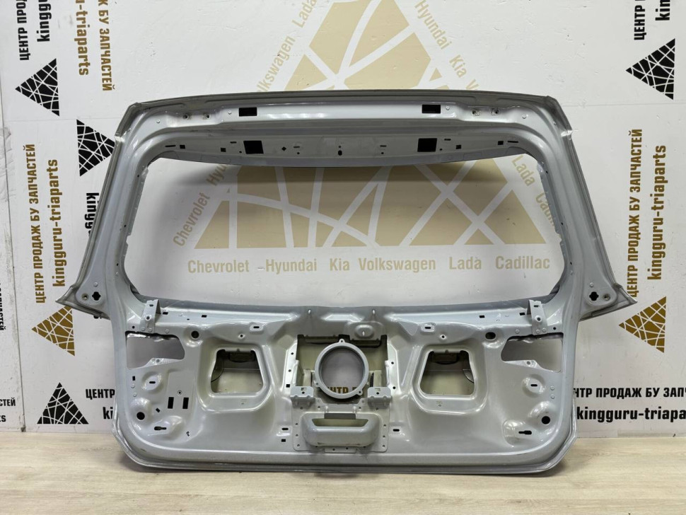 Крышка багажника Volkswagen Golf 7 oem 5G6827025H Крышка багажника Volkswagen Golf 7 oem 5G6827025H