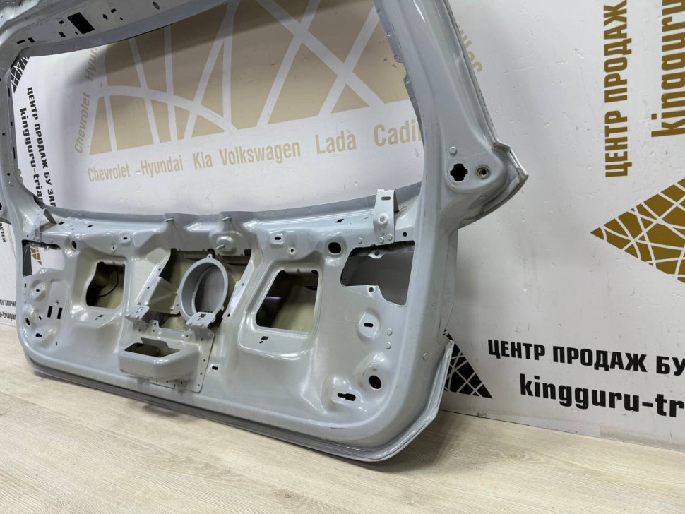Крышка багажника Volkswagen Golf 7 oem 5G6827025H Крышка багажника Volkswagen Golf 7 oem 5G6827025H