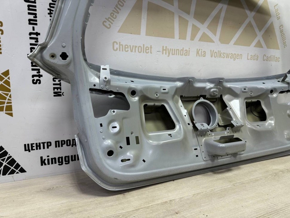 Крышка багажника Volkswagen Golf 7 oem 5G6827025H Крышка багажника Volkswagen Golf 7 oem 5G6827025H