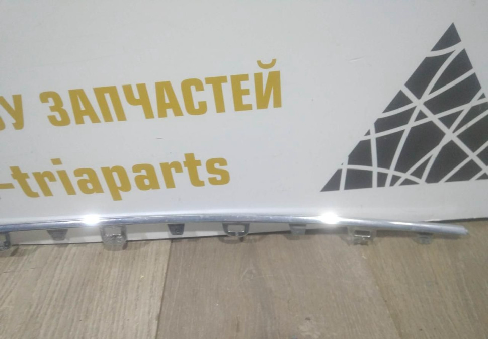 Молдинг решетки переднего бампера бу Skoda Superb 3 OEM 3V0853551A