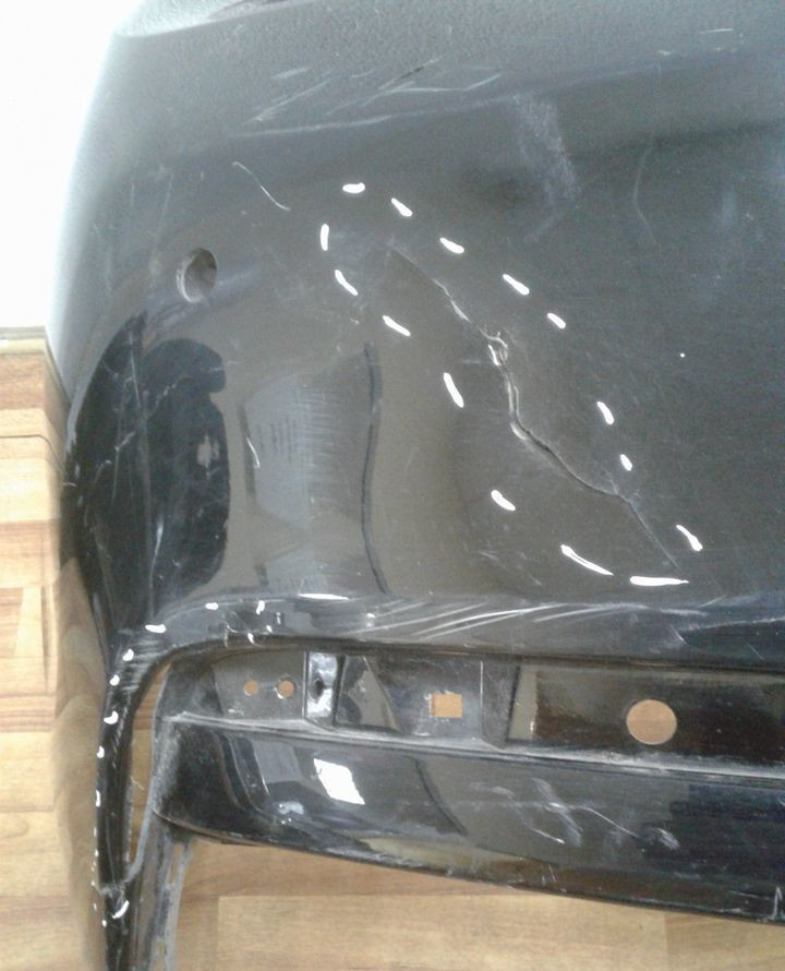 Бампер задний Hyundai Genesis 2 oem 86611b1000 (трещины) Бампер задний Hyundai Genesis 2 oem 86611b1000 (трещины)
