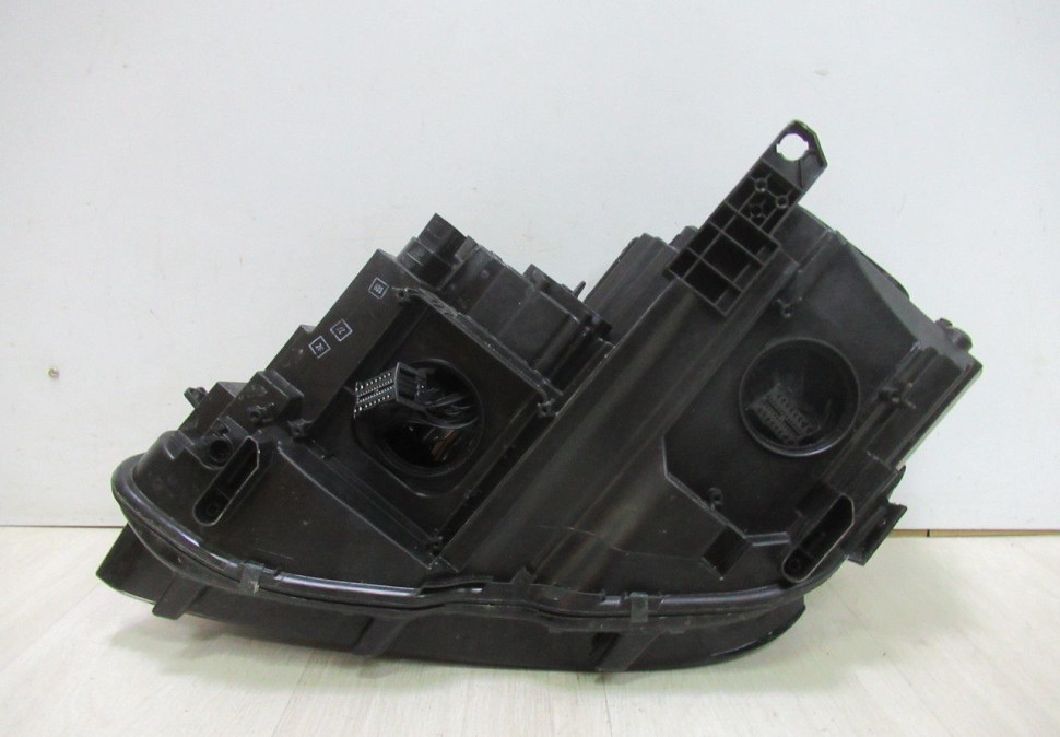 Фара правая (LED) Volkswagen Tiguan 2 oem 5NB941082D (слом.3 крепл)