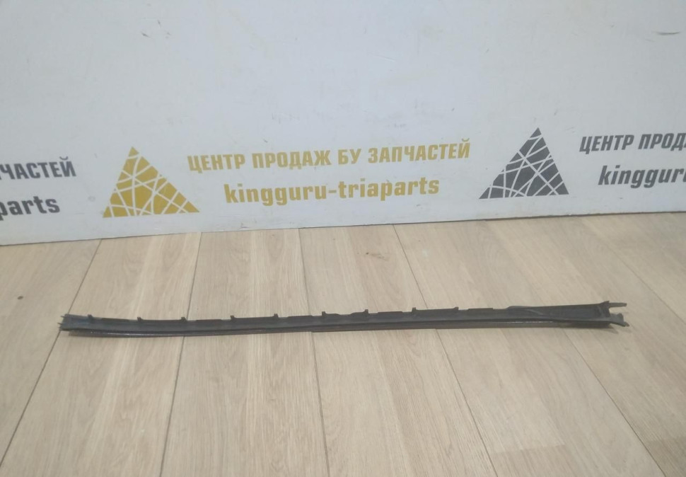 Молдинг лобового стекла правый бу BMW X5 G05 OEM 51317463528