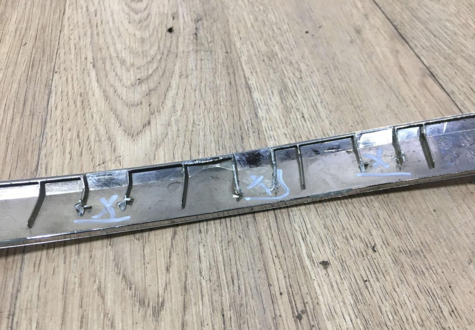 Молдинг заднего бампера левый Renault Arkana 2019 OEM 850774627R Молдинг заднего бампера левый Renault Arkana 2019 OEM 850774627R