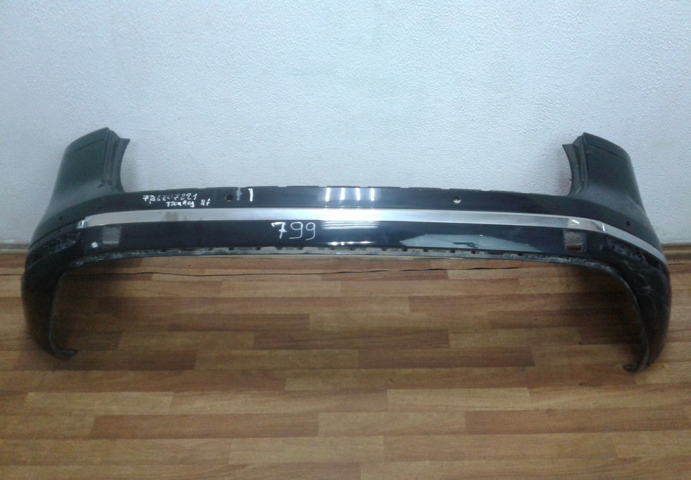 Бампер задний Volkswagen Touareg NF oem 7p6807421 (потертости)